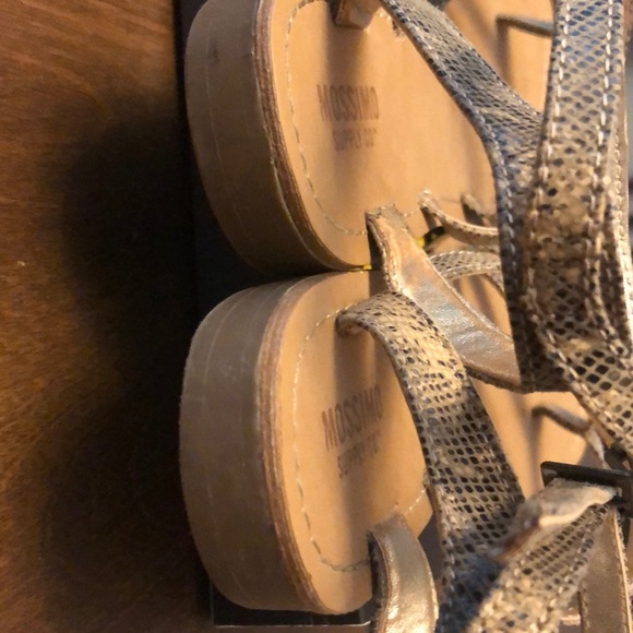 🌸3/$15 Strapped snake skin flat sandals - Picture 4 of 6